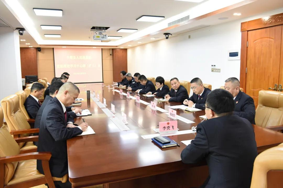 党组理论学习中心组扩大会议2.jpg