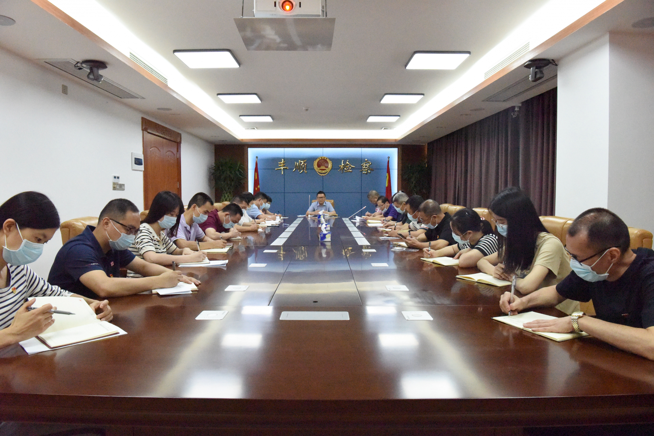 丰顺县检察院第一党支部召开专题会议.jpg 丰顺县检察院第一党支部召开专题会议.jpg