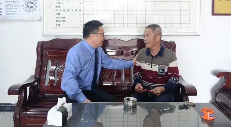 李检慰问.jpg 李检慰问.jpg