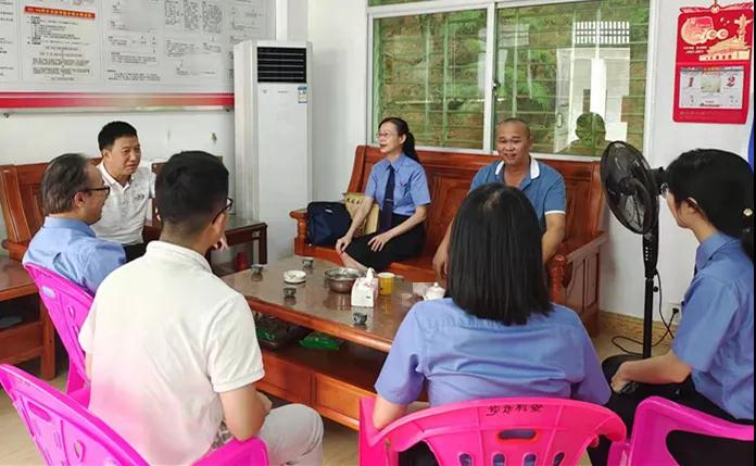 两级院到当地村委实地调查.jpg 两级院到当地村委实地调查.jpg