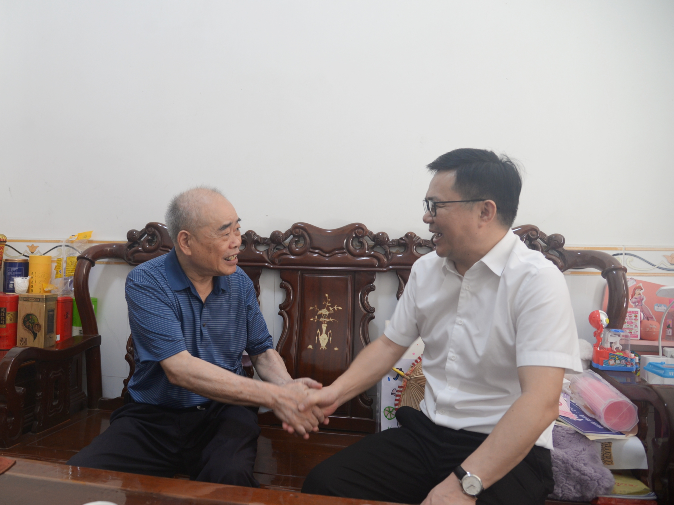 慰问老党员_副本.jpg
